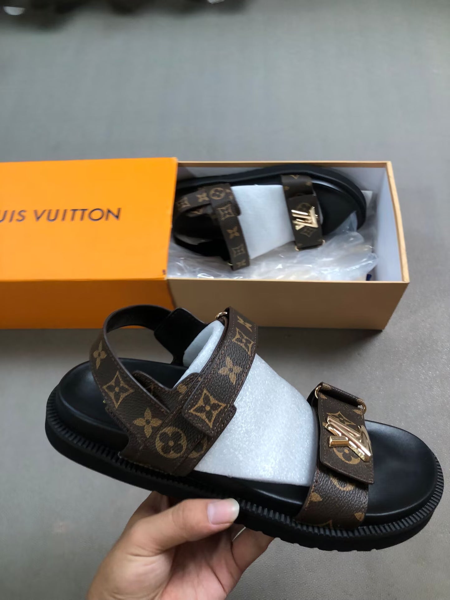 LV Sunset flat comfort sandal is revisited this season