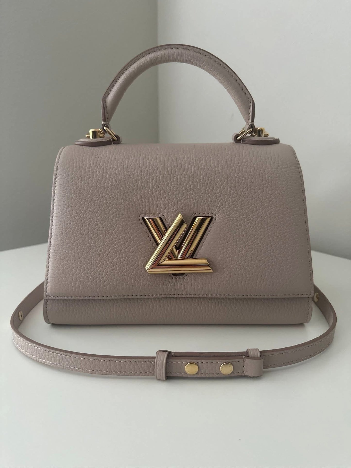Louis Vuitton Twist One Handle PM en cuir Taurillon